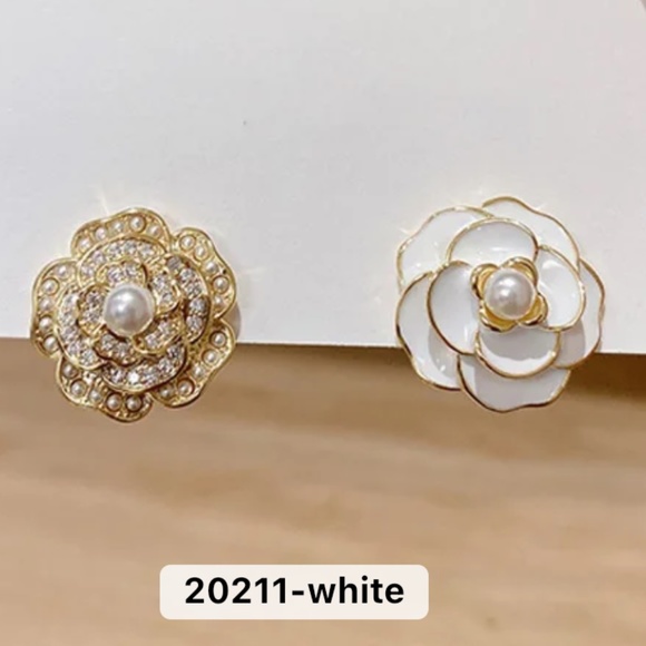 Accessories - Pearl earring